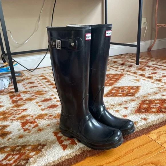 Hunter Women’s Original Tall Rubber Boots in Black SIZE 6 | Black Hunter Boots - Picture 5 of 14